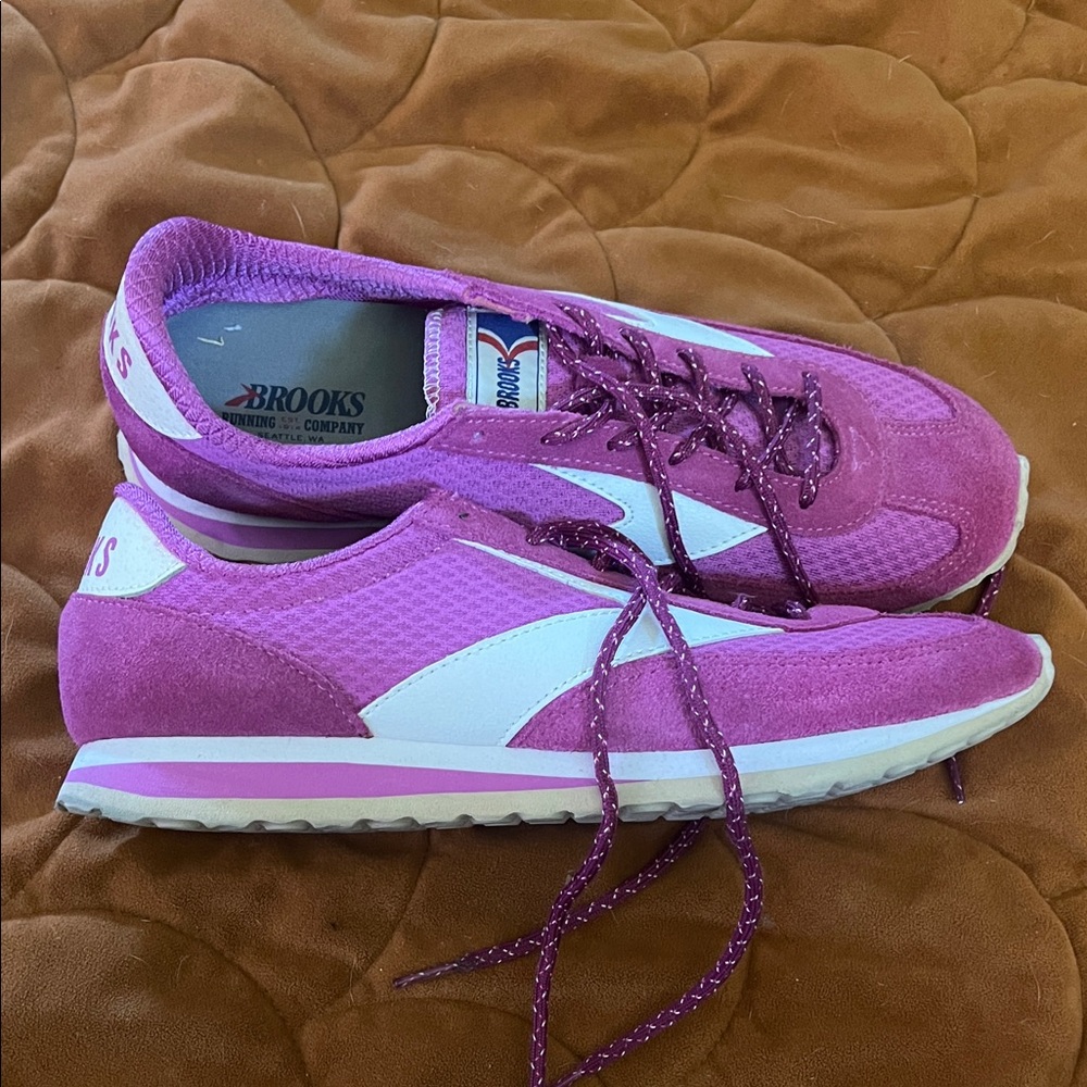 Brooks vanguard heritage Women's Fuchsia and White Sneakers size 11